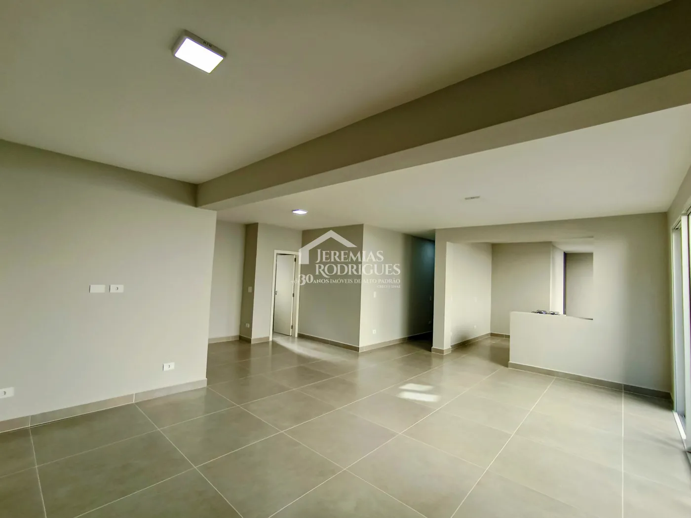 Casa à venda com 3 dormitórios no Condomínio Taubaté Village em Taubaté/SP.