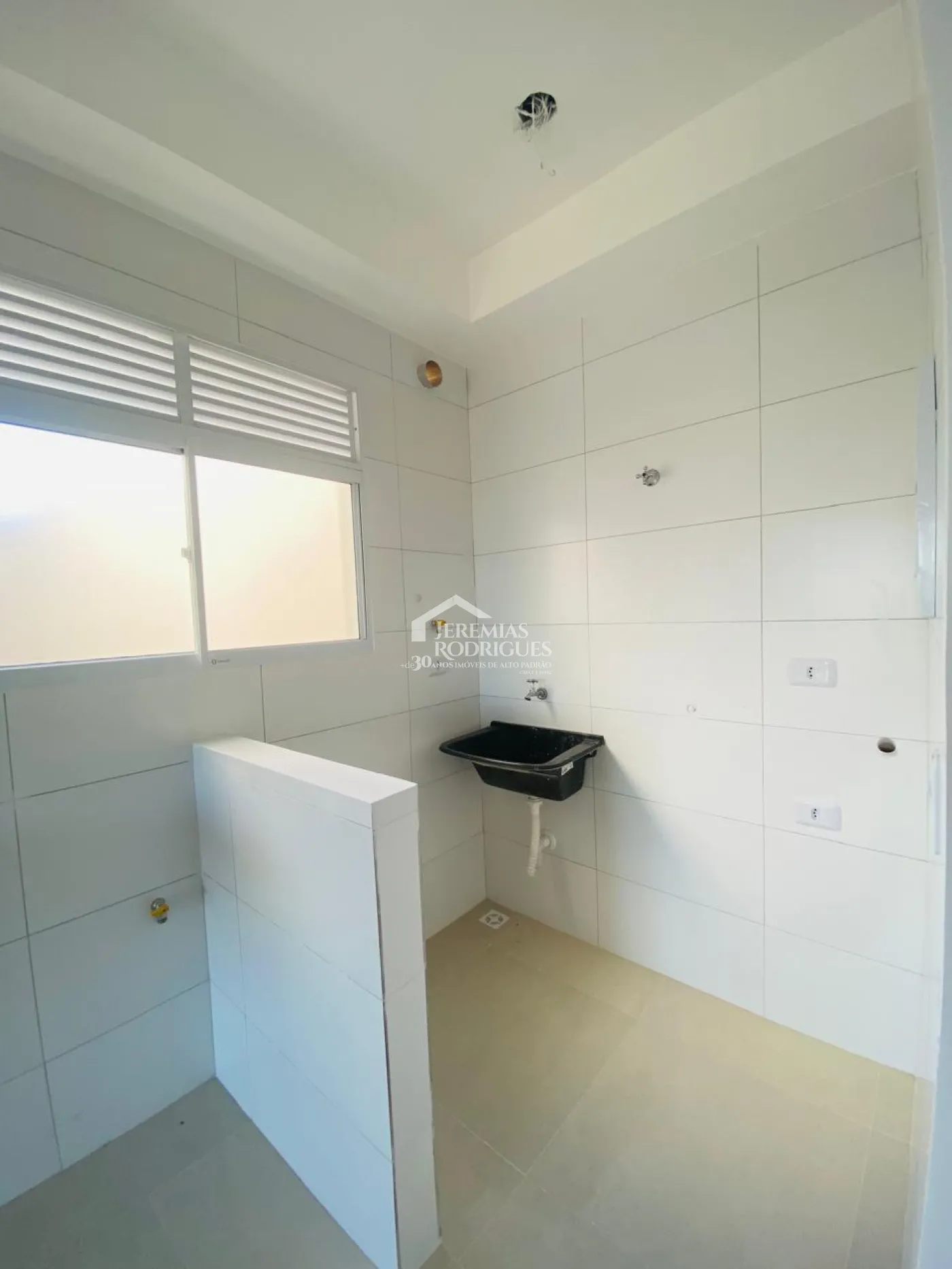 Apartamento à venda com 3 dormitórios, 122 m² no Condomínio Palmeira Real Village em Pindamonhangaba/SP.