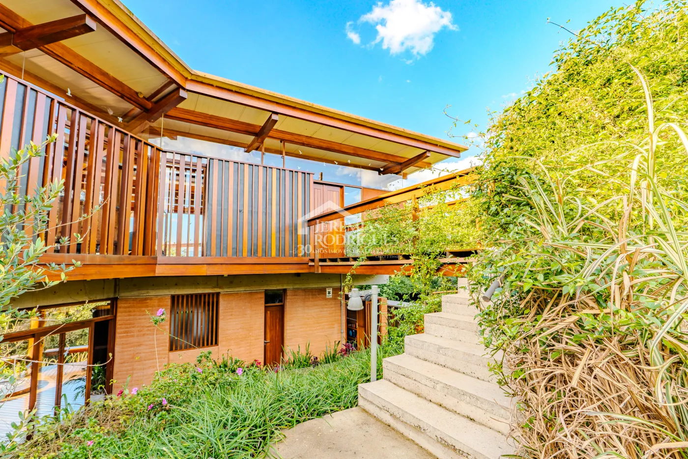 Mansão à venda com 4 suítes no Condomínio Parque da Mantiqueira em Santo Antônio do Pinhal/SP.