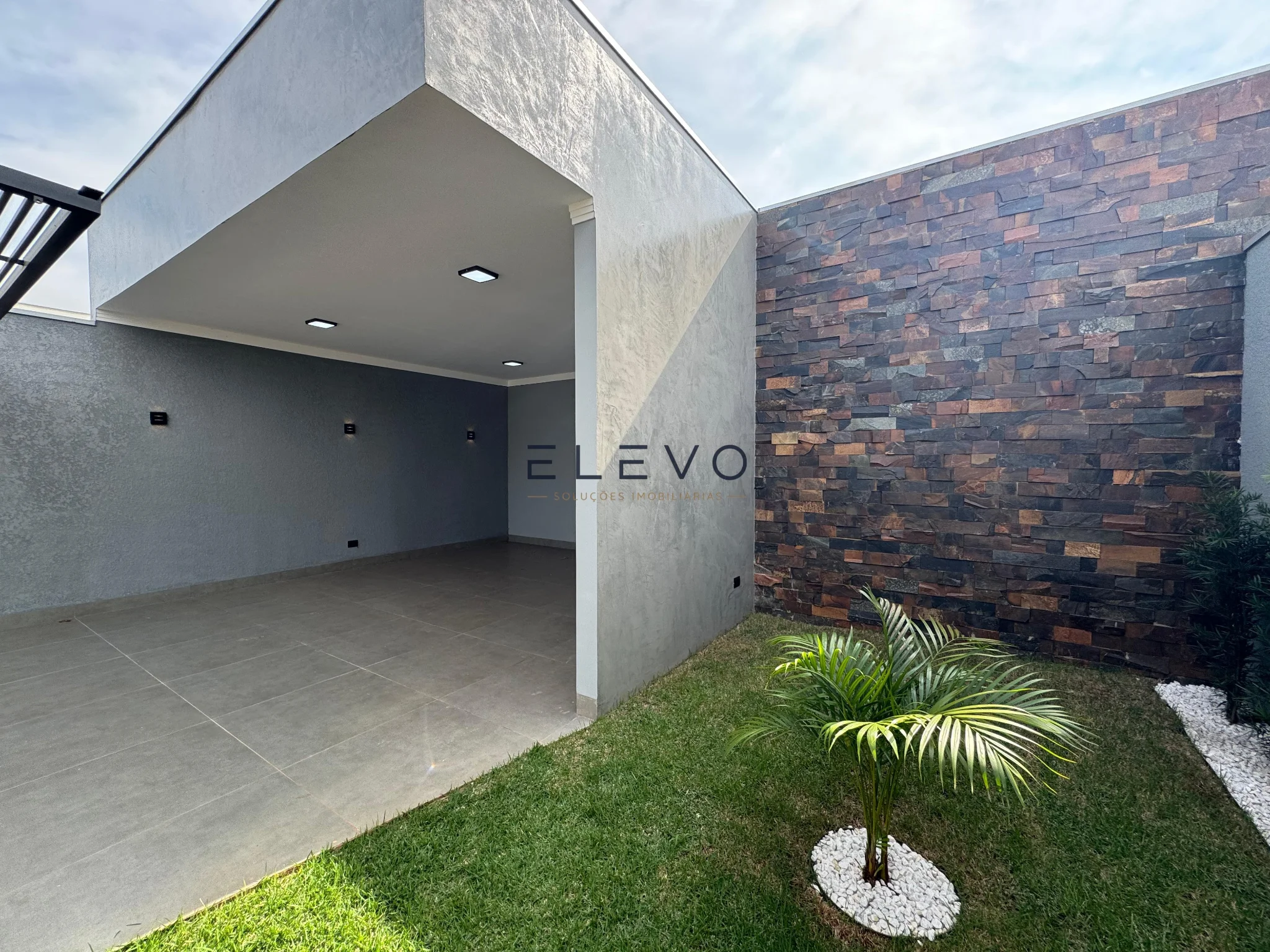 Casa à Venda no Jardim Munique em Maringá | 132m², 3 Quartos, Suíte, Churrasqueira e Espaço para Piscina