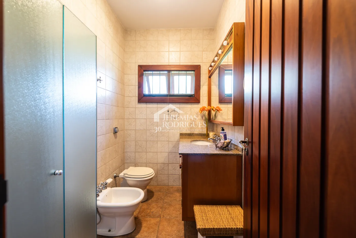 Sitio com 9 suítes, 2.600 m² - Piracaia/SP.