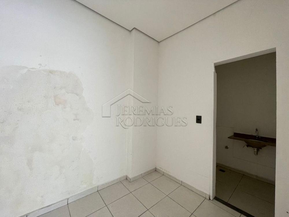 Comercial comercial para locação no Centro em Taubaté/SP.