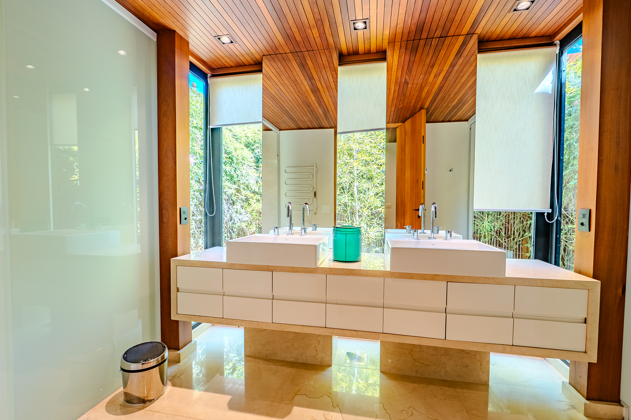 Mansão à venda com 7 suítes no Condomínio Vila Simonsen em Campos do Jordão/SP.