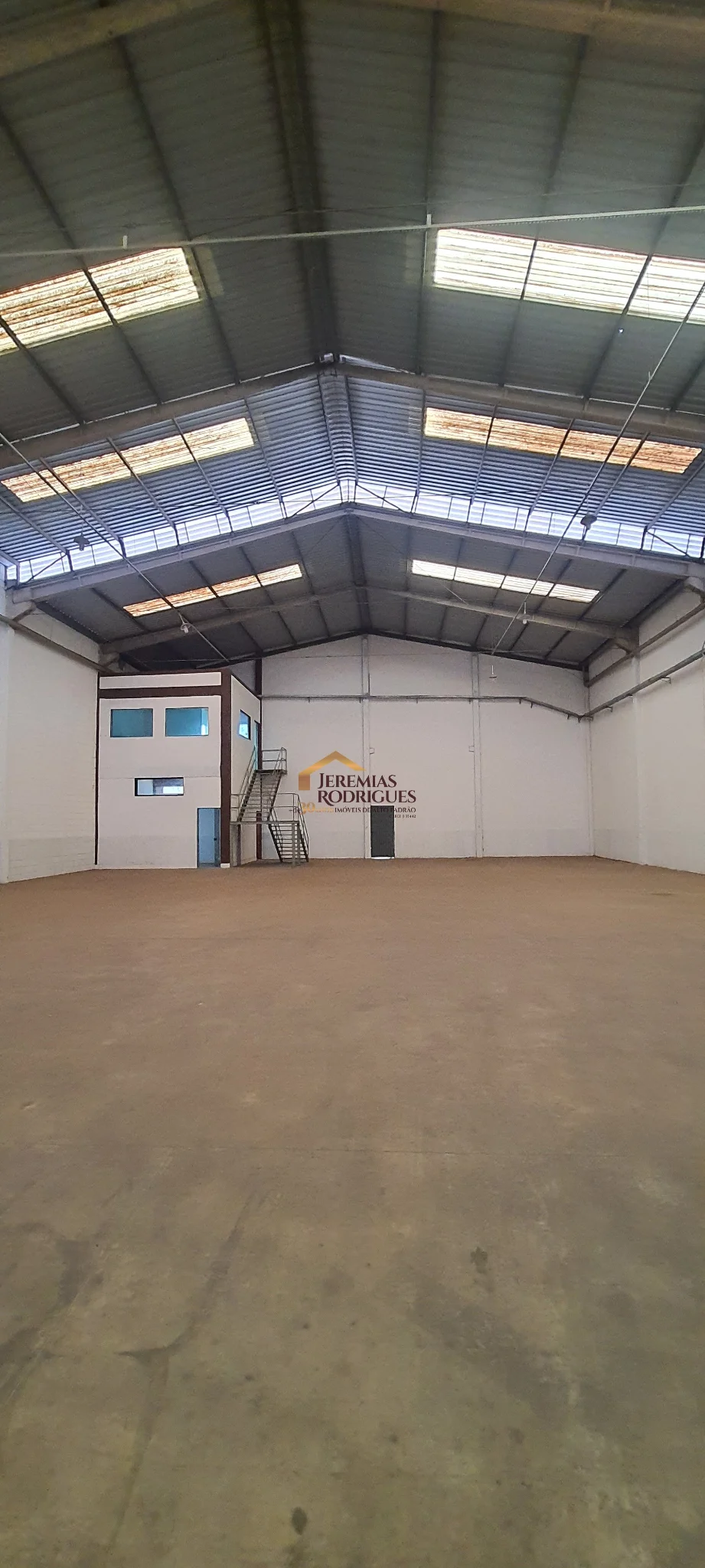 Galpão comercial para alugar em Pindamonhangaba/SP.