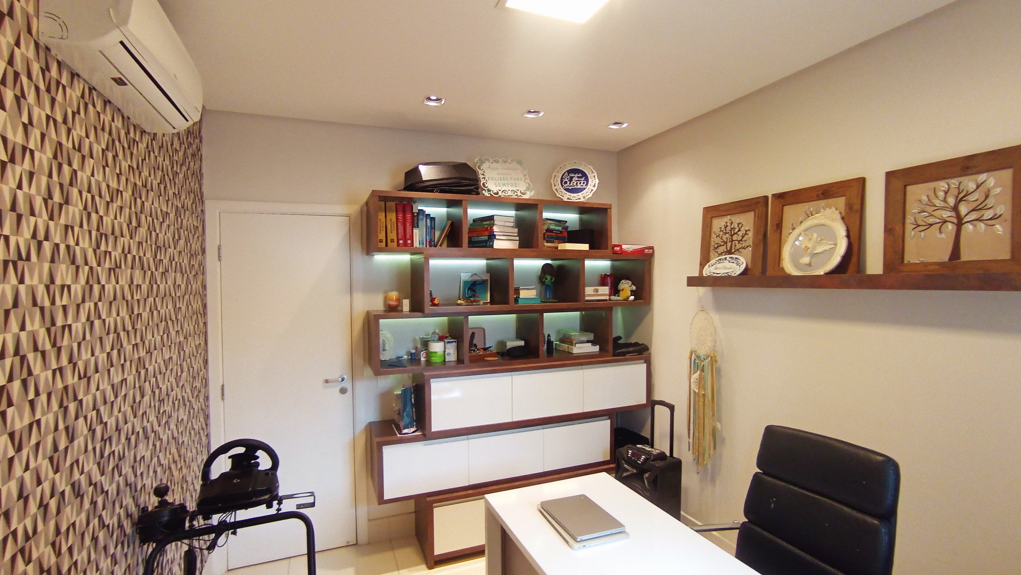 Apartamento à venda com 3 suítes no Condomínio Renaissance em Taubaté/SP.