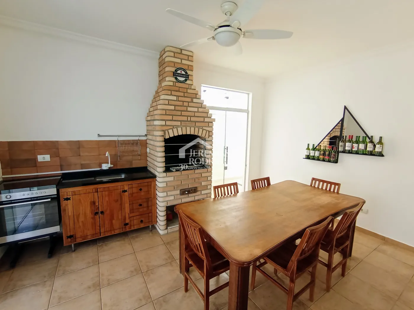 Casa assobradada com 3 suítes - Condomínio Jardim Oásis - Taubaté/SP.