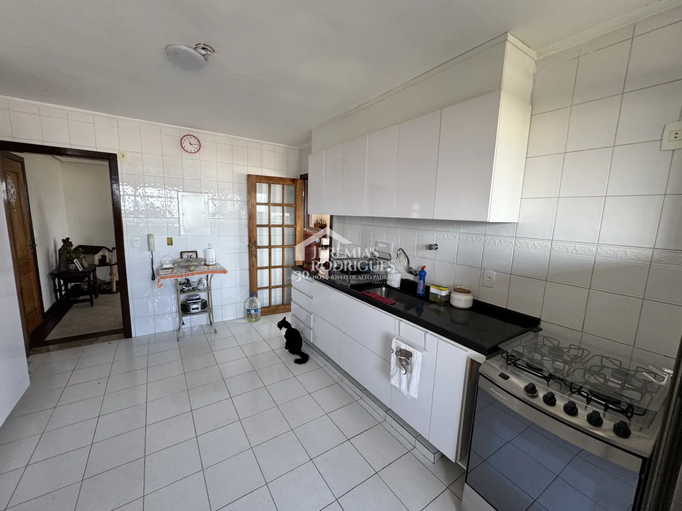 Apartamento à venda com 3 suítes, 276 m² no Edifício Vienna em Pindamonhangaba/SP.