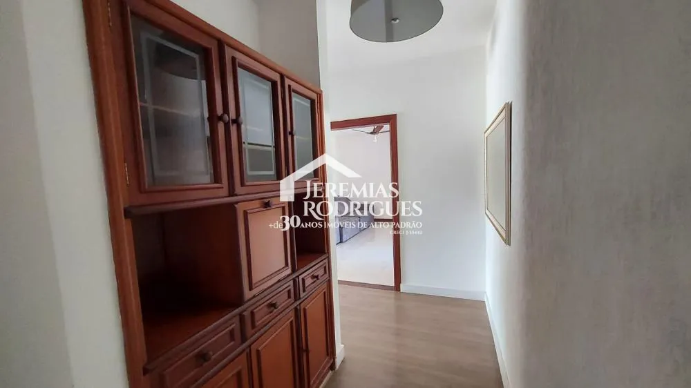 Casa térrea com 5 dorm - Condomínio Village Paineiras.