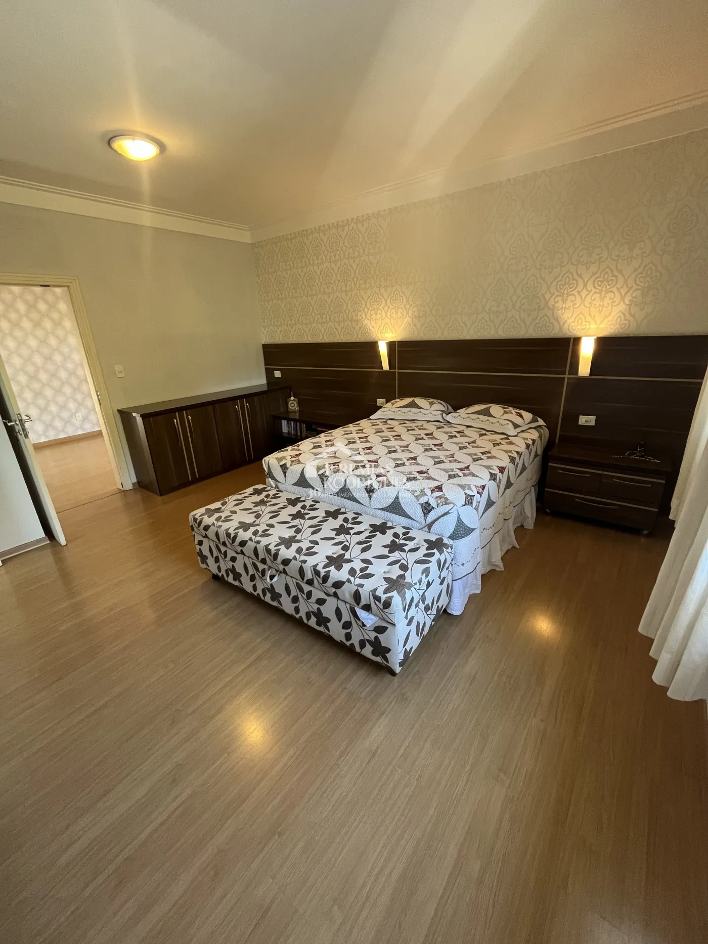 Casa à venda no Condomínio Colonial Village I em Pindamonhangaba/SP