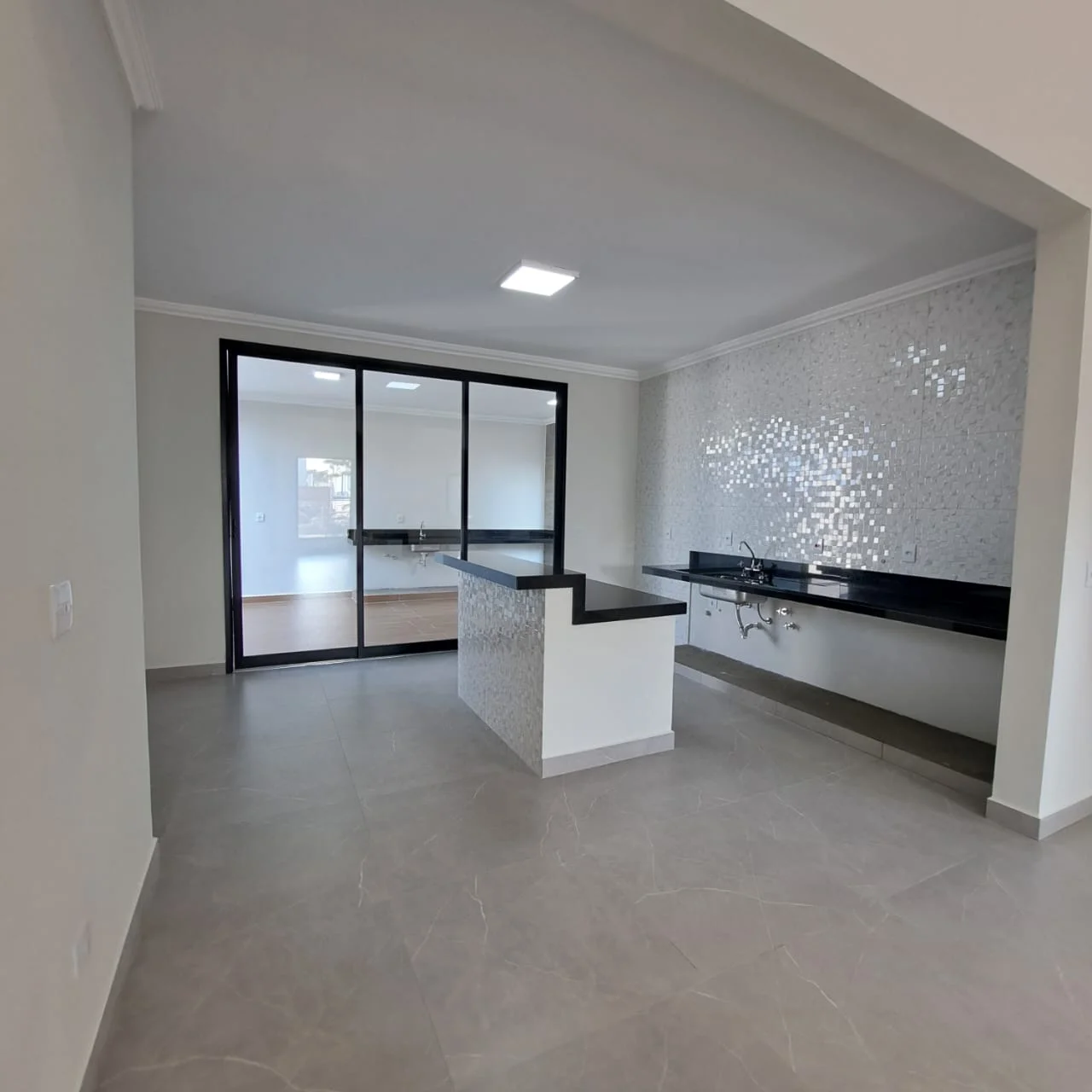 Casa à venda com 3 dormitórios no Condomínio Ouro Ville em Taubaté/SP. 