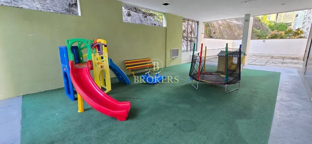 Apartamento à venda, Flamengo - Av Oswaldo Cruz - Varanda, quarto, cozinha e dependência completa -