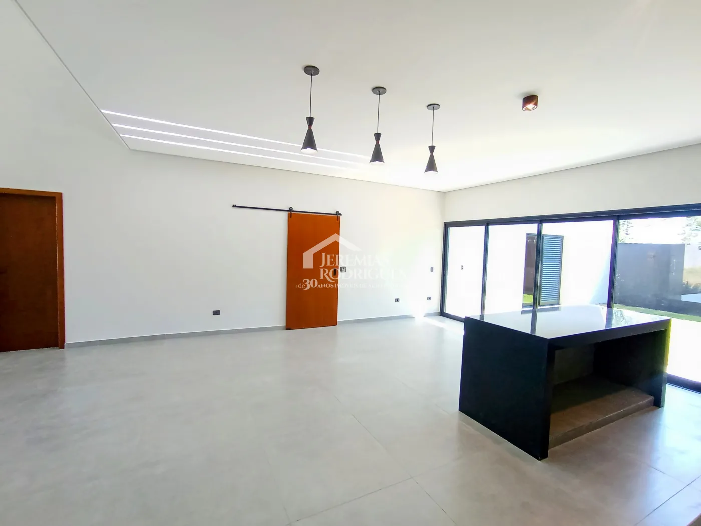 Casa à venda com 3 suítes no Condomínio Quinta das Palmeiras em Taubaté/SP.