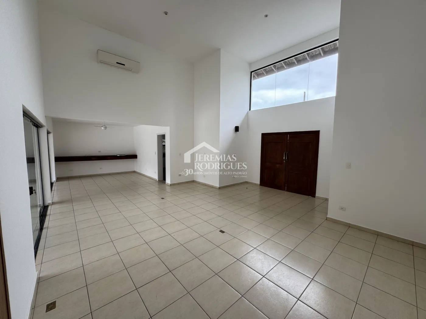 Casa para locação no Condomínio Colonial Village I em Pindamonhangaba/SP.