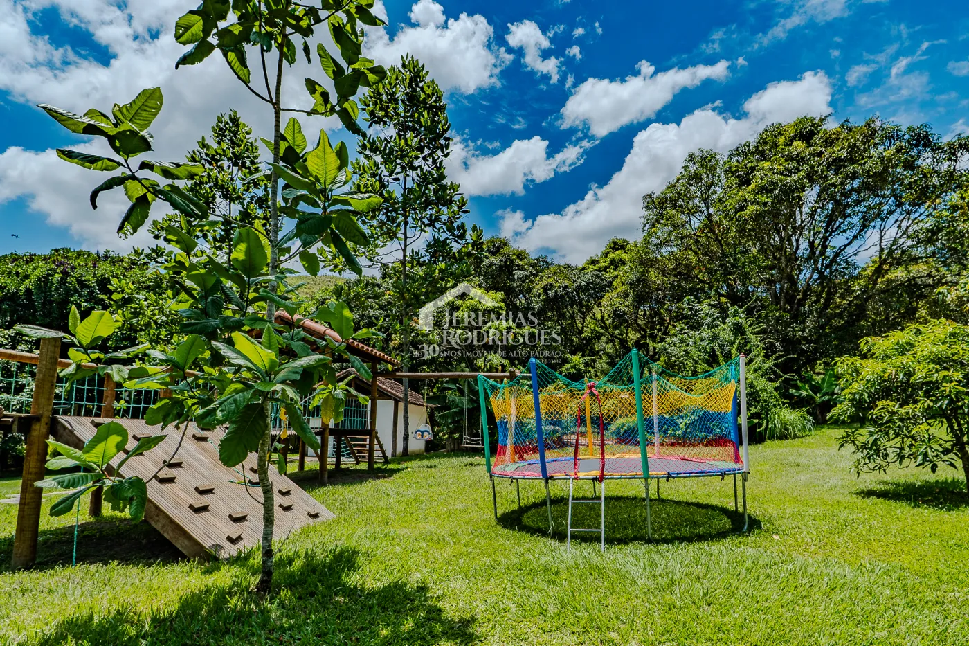 Fazenda à venda com 3.389.000,00 m² em Piraí/RJ.