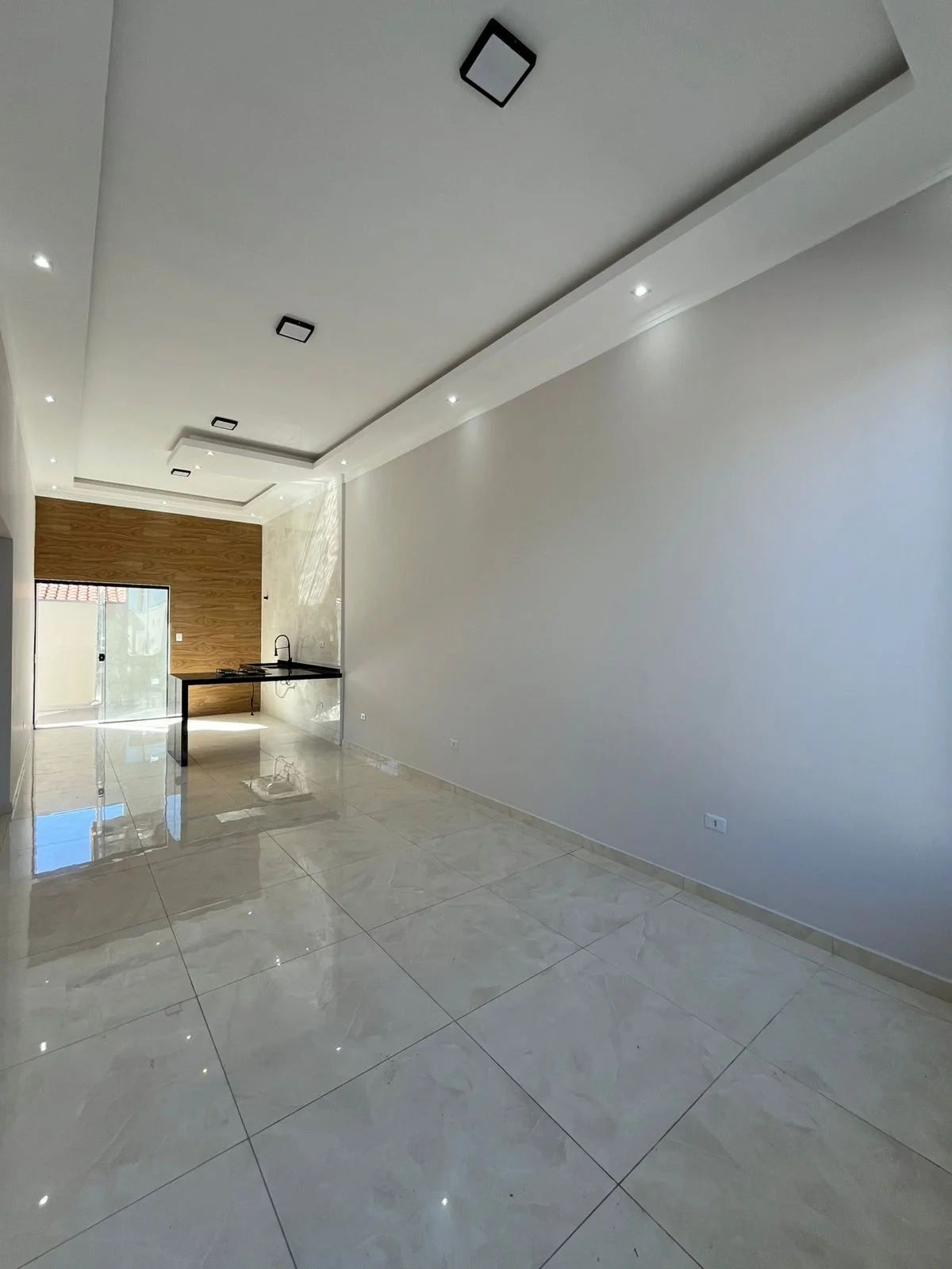 Casa à Venda em Pindamonhangaba com Piscina Privativa — 3 Dormitórios, Suíte, 102 m² | Próxima ao Centro