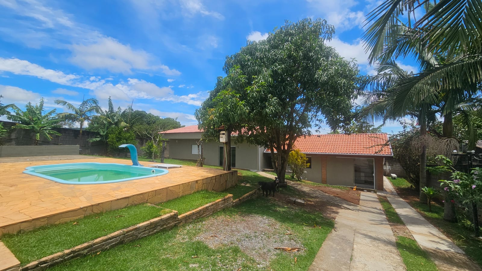 Chácara com 3 suítes, 300 m² - Chácara Ingrid - Taubaté/SP