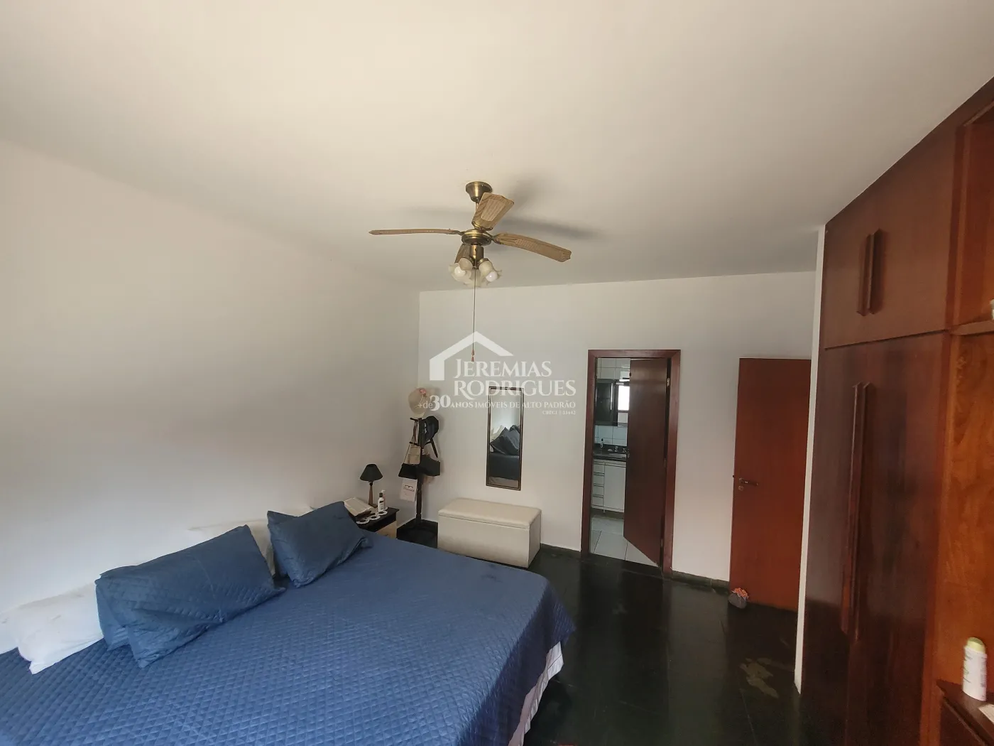 Casa para venda e locação com 3 dormitórios no Parque São Domingos em Pindamonhangaba/SP.