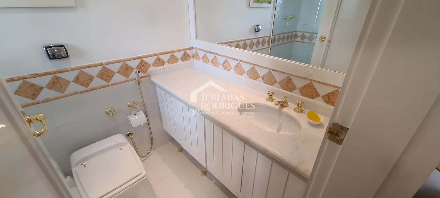 Apartamento à venda com 4 suítes no Edifício Evergreen em Campos do Jordão/SP