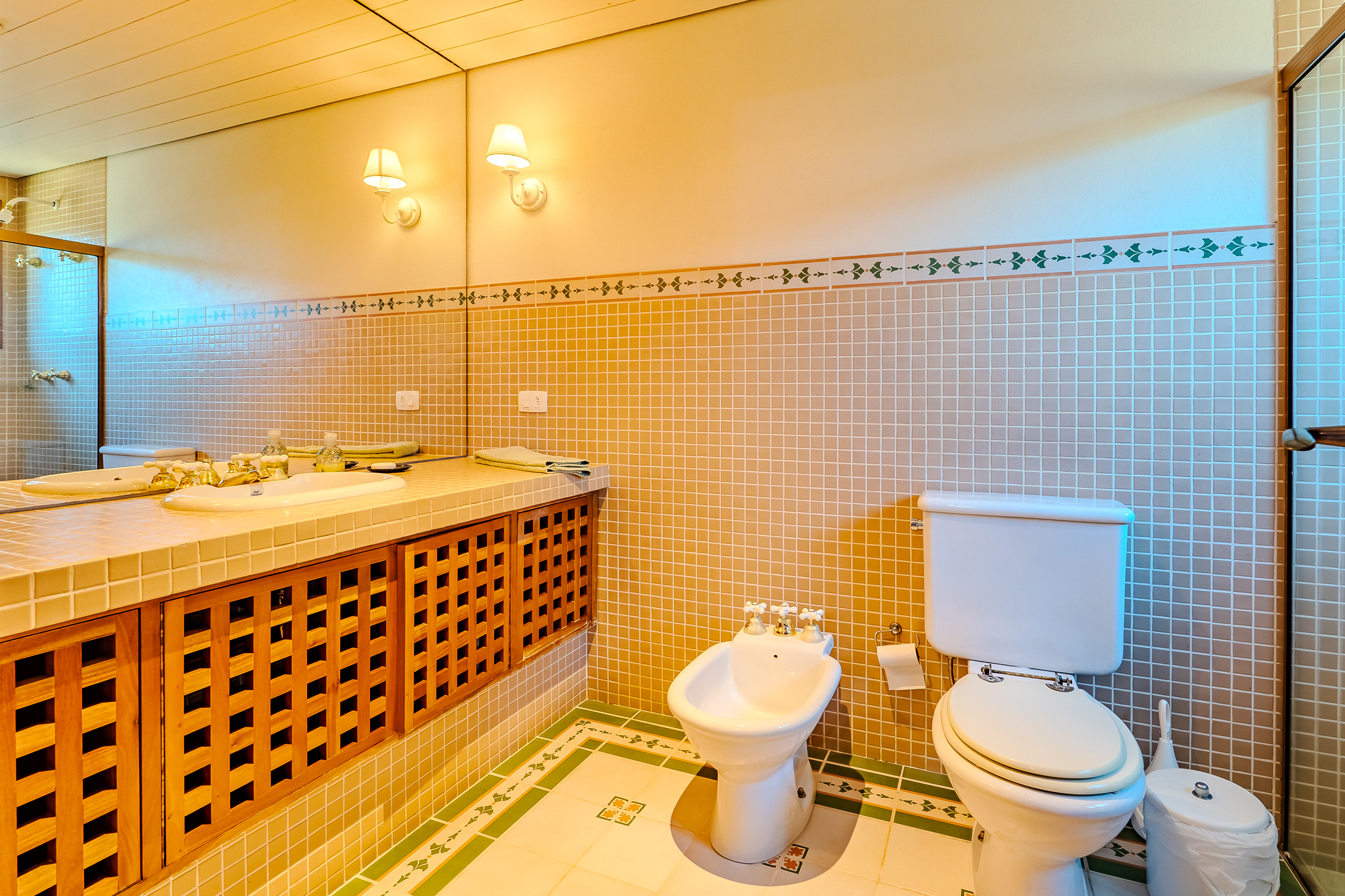 Mansão à venda com 7 suítes no Condomínio Vila Simonsen em Campos do Jordão/SP.