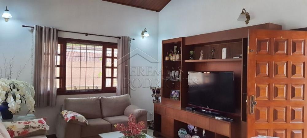 Chácara à venda com com 3 suítes no bairro Areão em Taubaté/SP. 