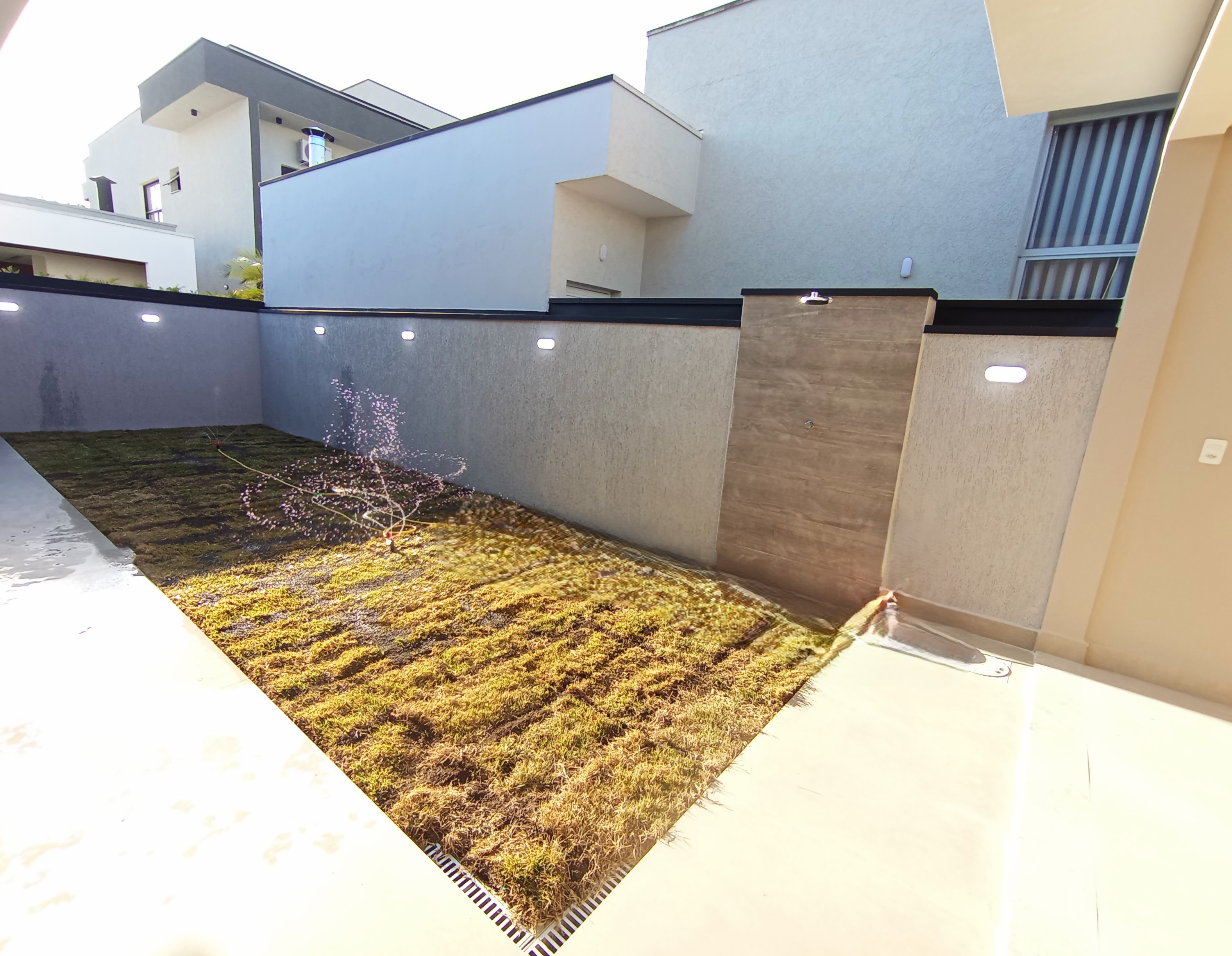 Casa à venda com 3 dormitórios no Condomínio Ouro Ville em Taubaté/SP.