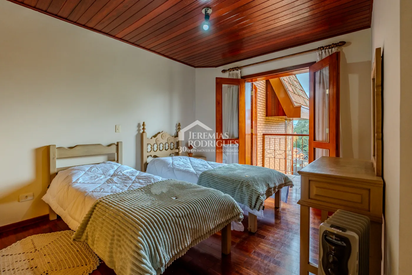 Apartamento à venda com 4 dormitórios, 295 m² no Edifício Solar Bela Vista em Campos do Jordão/SP