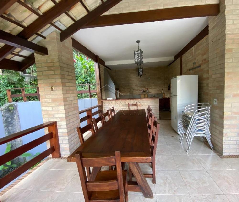 Casa à venda no Condomínio Domingas Dias em Ubatuba/SP.