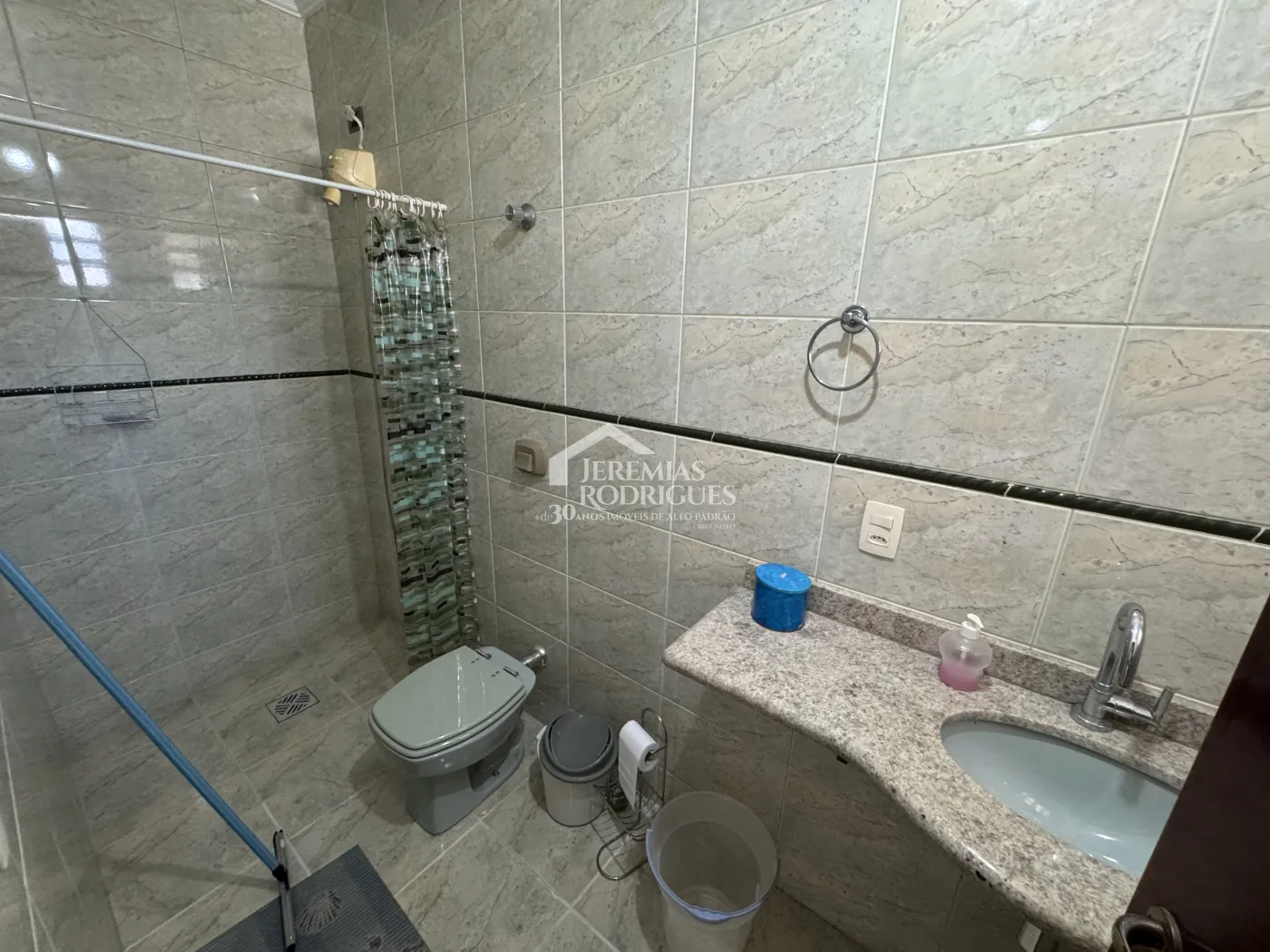 Apartamento à venda com 3 dormitórios, 239 m² no Edifício Pontal da Roca em Ubatuba/SP.