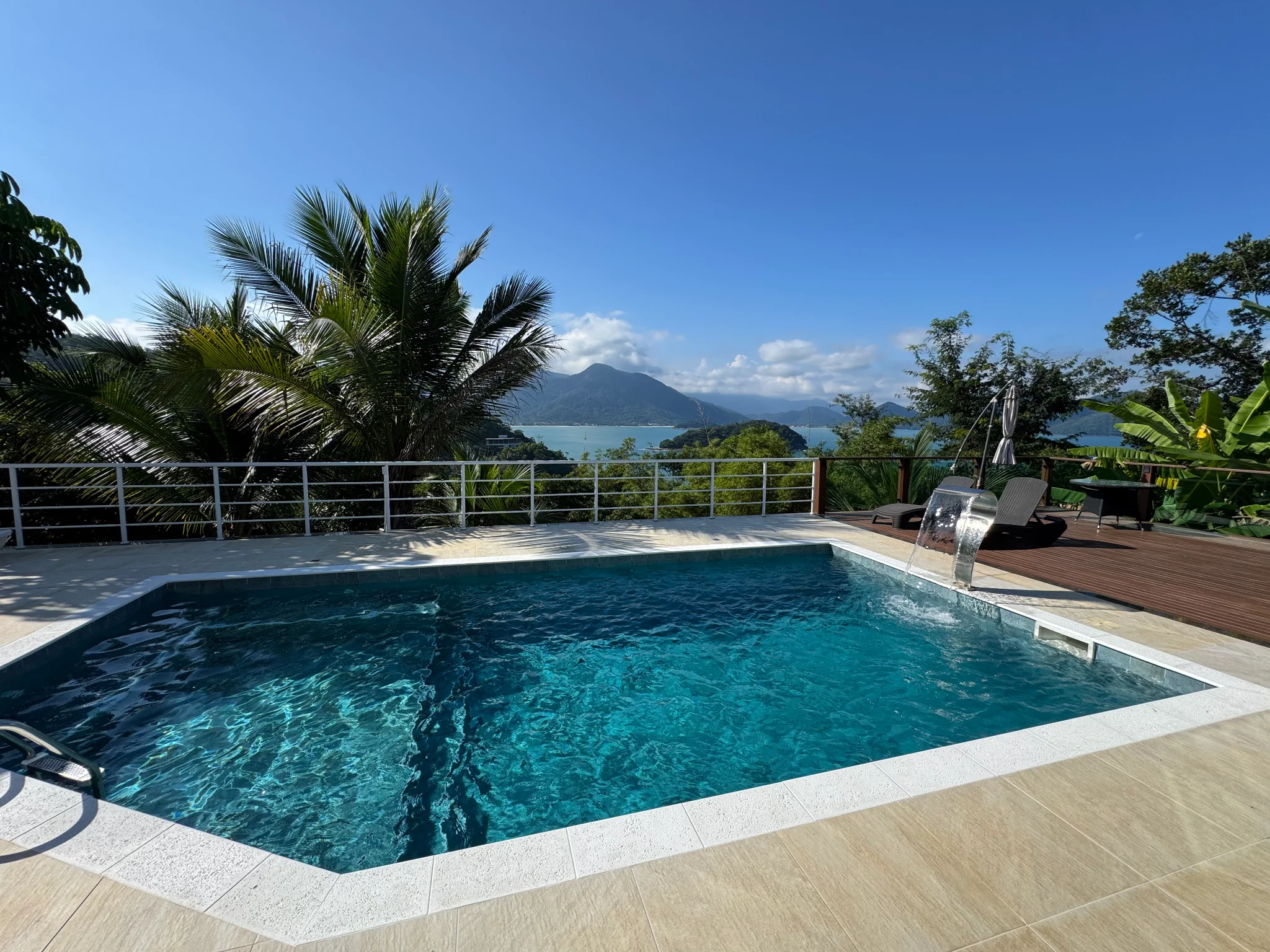 Casa à venda com 6 suítes no Condomínio Caçandoca em Ubatuba/SP