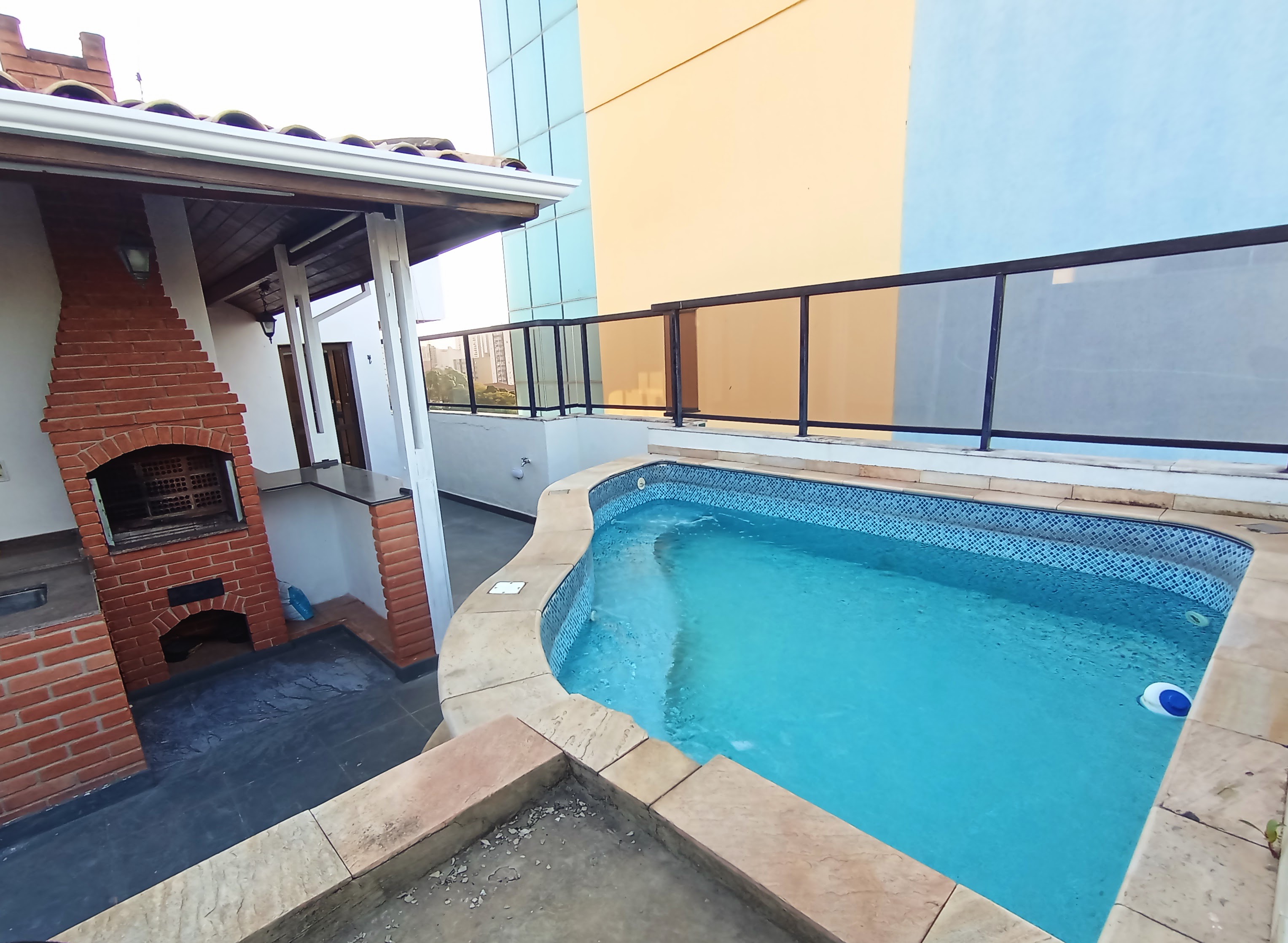 Cobertura à venda com 3 dormitórios, 125 m² no Edifício Michel Abud em Taubaté/SP.