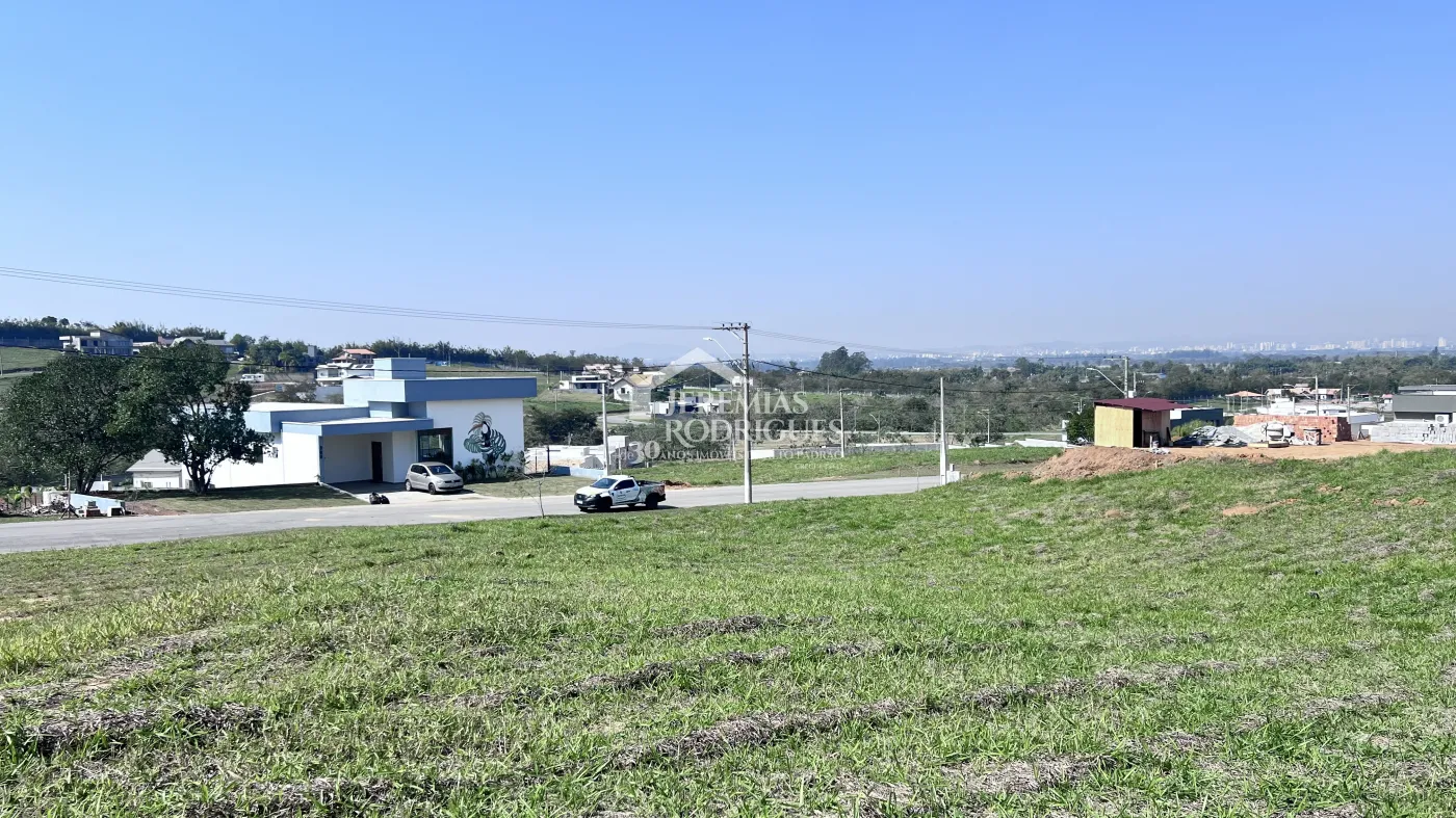 Terreno com 1.000 m² - Condomínio Village da Serra - Tremembé/SP.