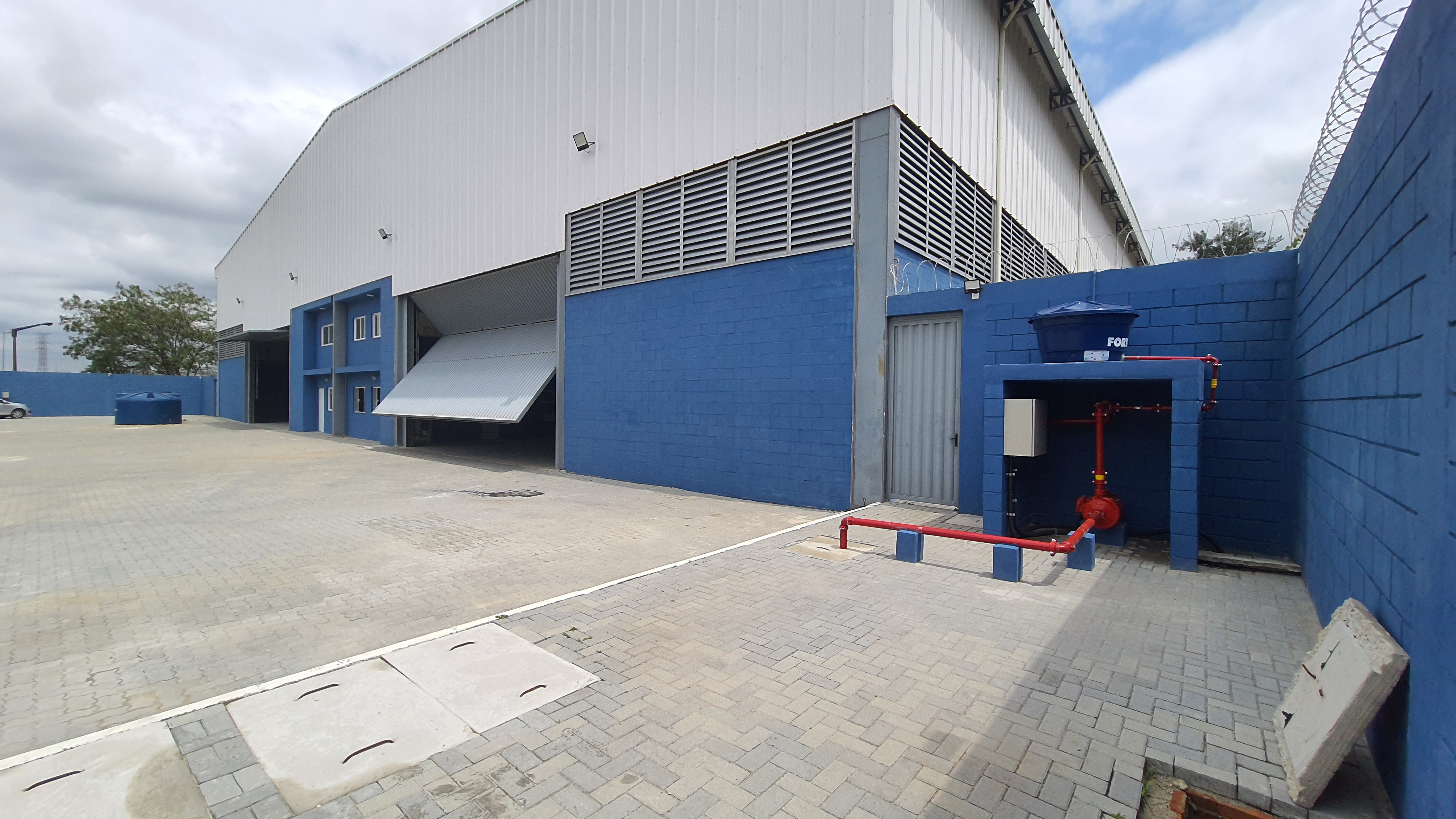 Galpão para locação com 3.900 m² no bairro Santa Luzia, na rodovia pres. Dutra em Caçapava/SP.  