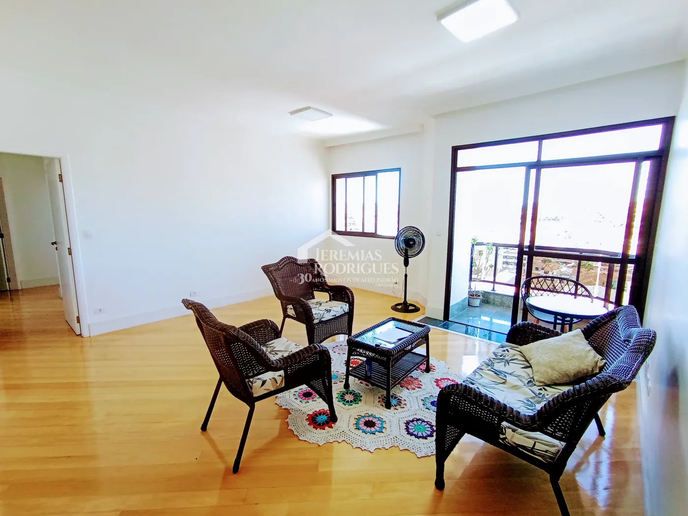 Apartamento para venda com 2 suítes no Edifício Rosa Abirached em Taubaté/SP