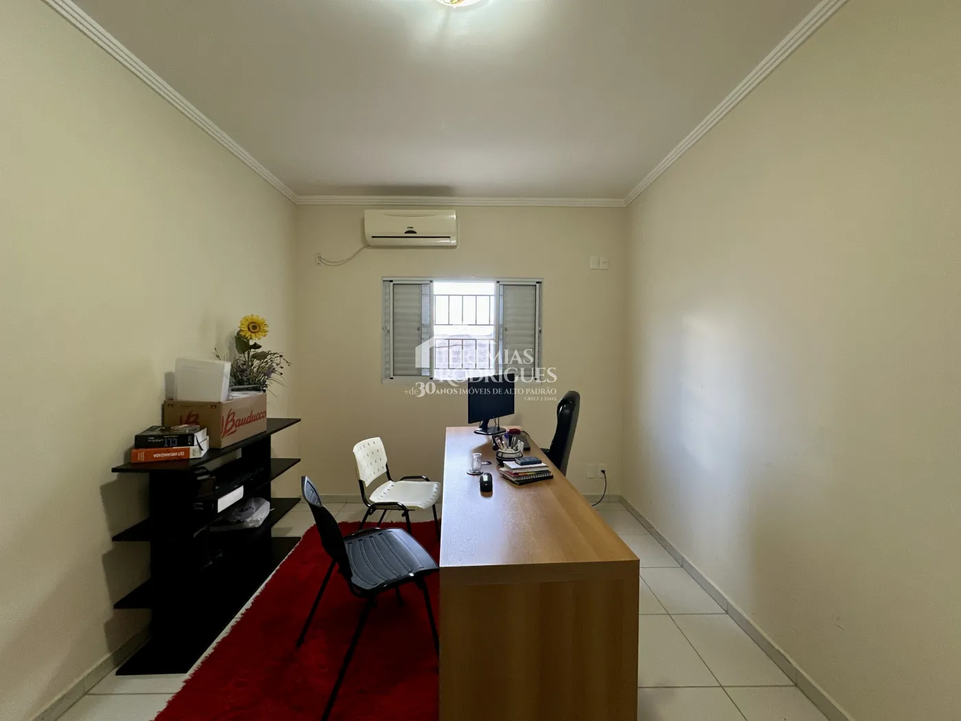 Casa comercial com 320 m² - Chácara Guizard - Taubaté/SP.