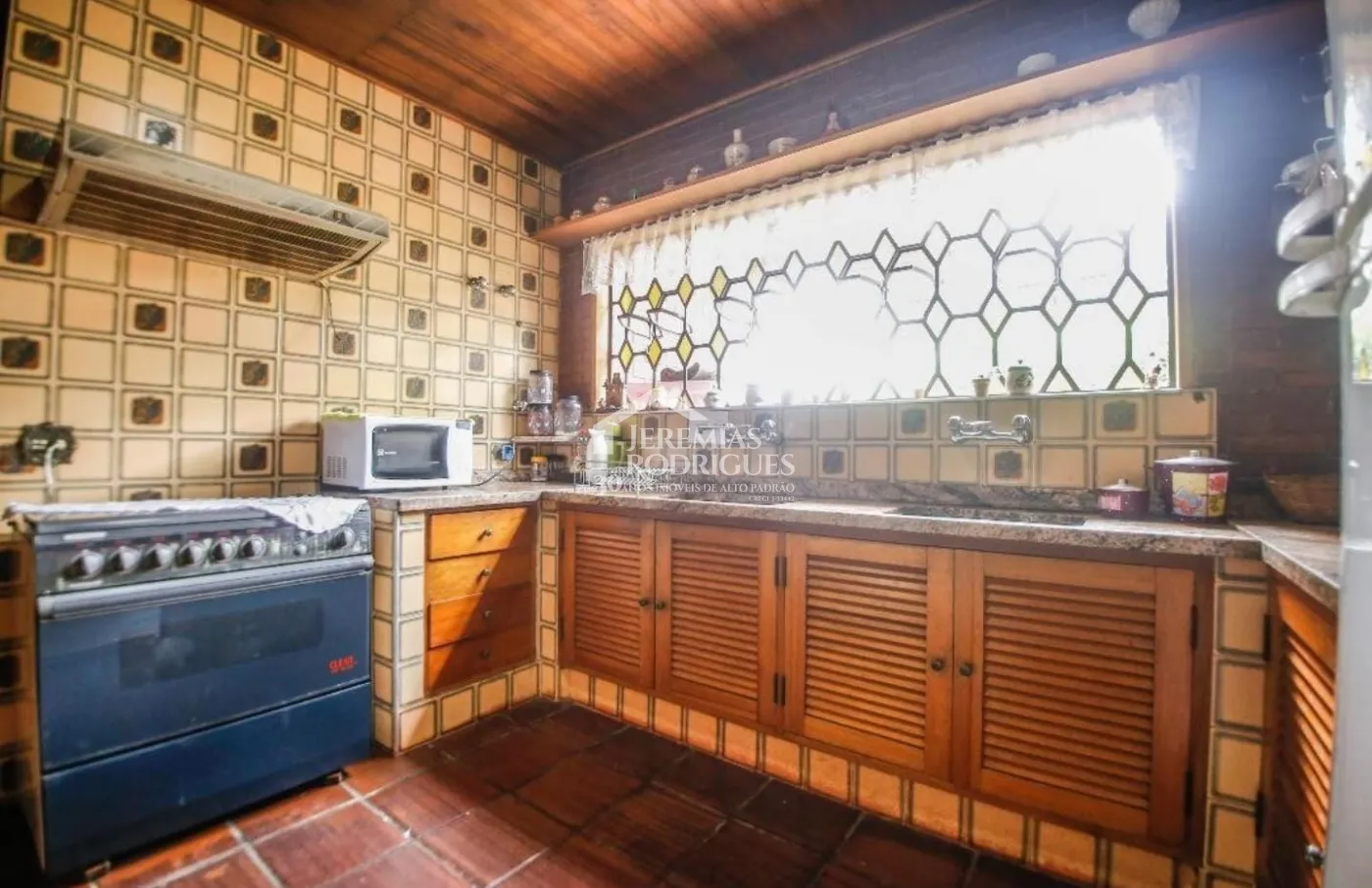 Casa para venda com 11 dormitórios no bairro Recanto Feliz em Campos do Jordão/SP