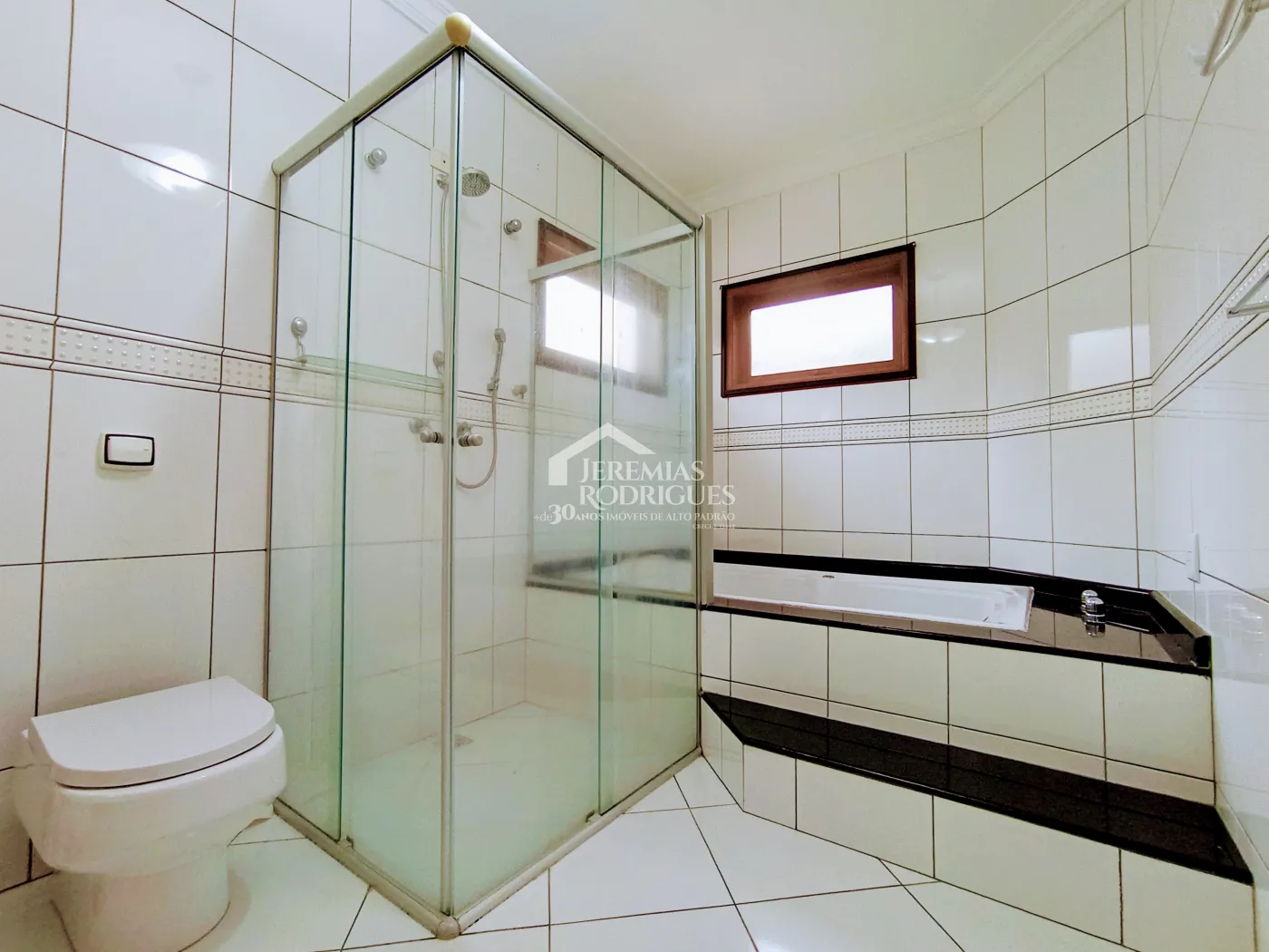 Casa para venda e locação com 3 dormitórios no Condomínio Taubaté Village em Taubaté/SP