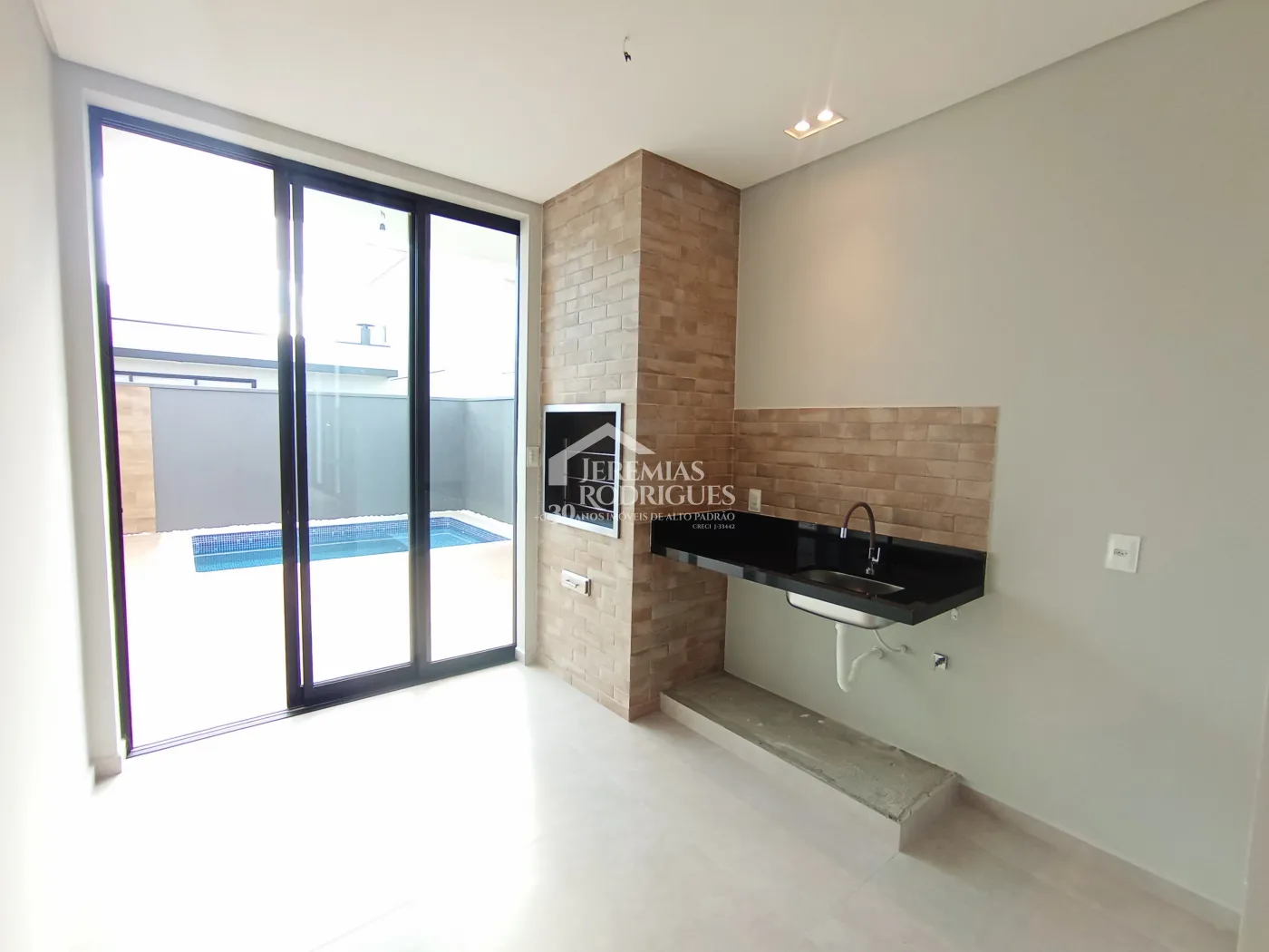 Casa à venda com 3 suítes no Condomínio Ouro Ville em Taubaté/SP