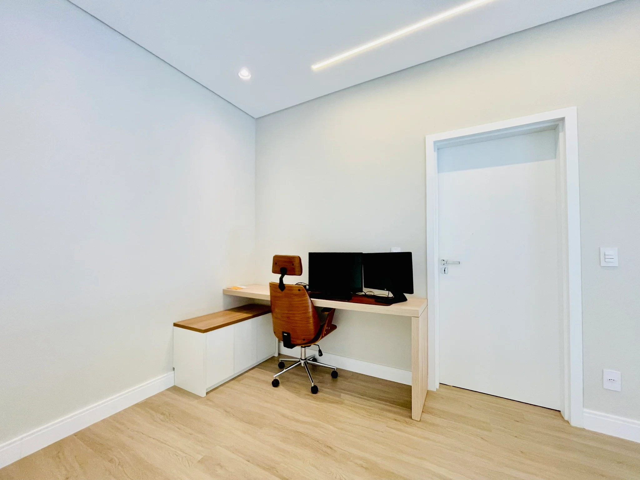 Casa à venda com 4 dormitórios no Condomínio Cyrela Landscape em Taubaté/SP. 