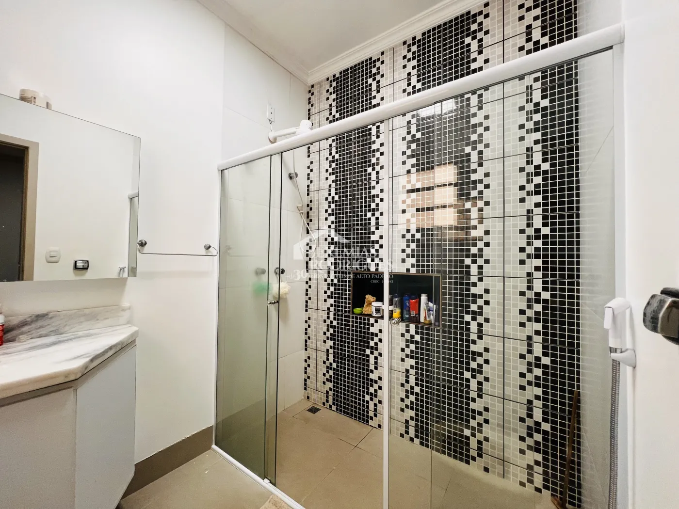 Casa com 3 dormitórios, 198 m² - Alto São Pedro - Taubaté/SP.