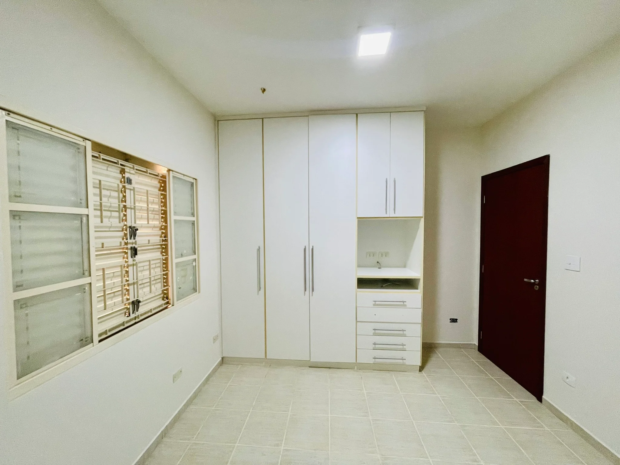 Casa à venda com 3 dormitórios no bairro Jardim das Nações em Taubaté/SP. 