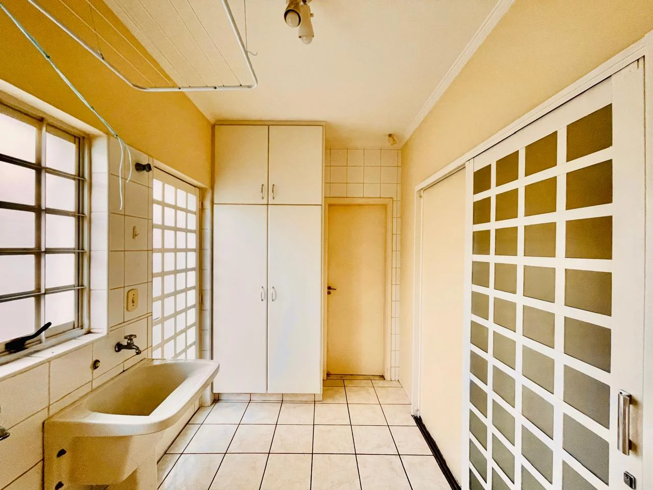 Casa com 3 dormitórios á venda no Condomínio Taubaté Village em Taubaté/SP.
