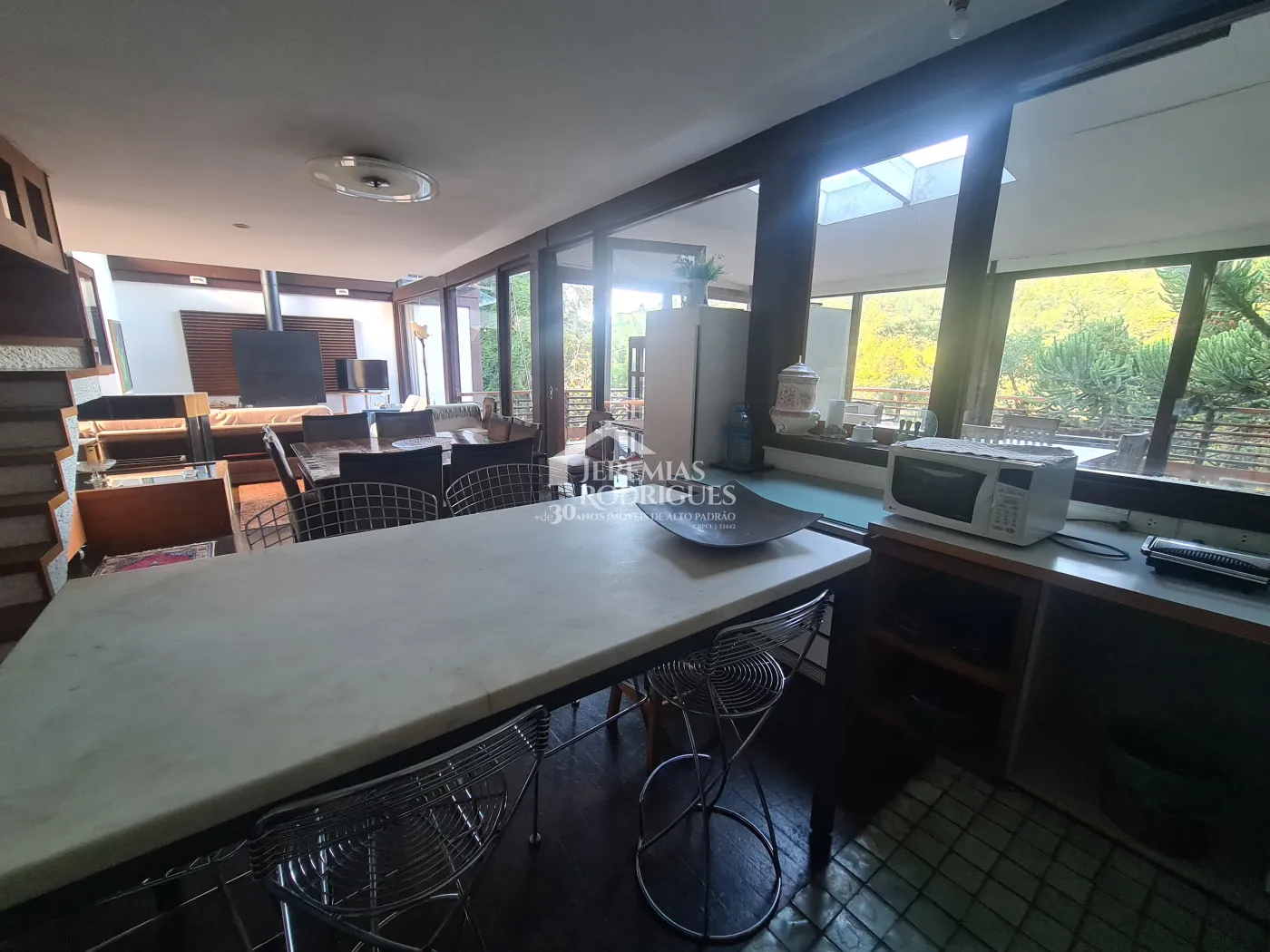 Casa à venda com 6 suítes no Condomínio Jardim Véu da Noiva em Campos do Jordão/SP