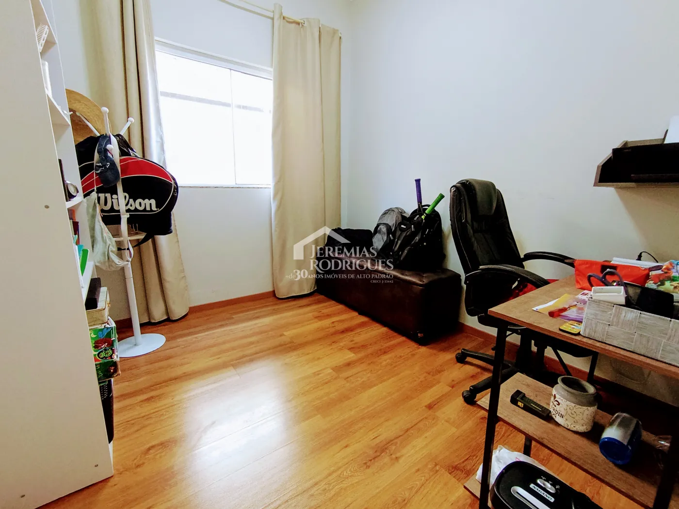 Casa à venda com 3 suítes no Condomínio Reserva dos Lagos em Pindamonhangaba/SP.