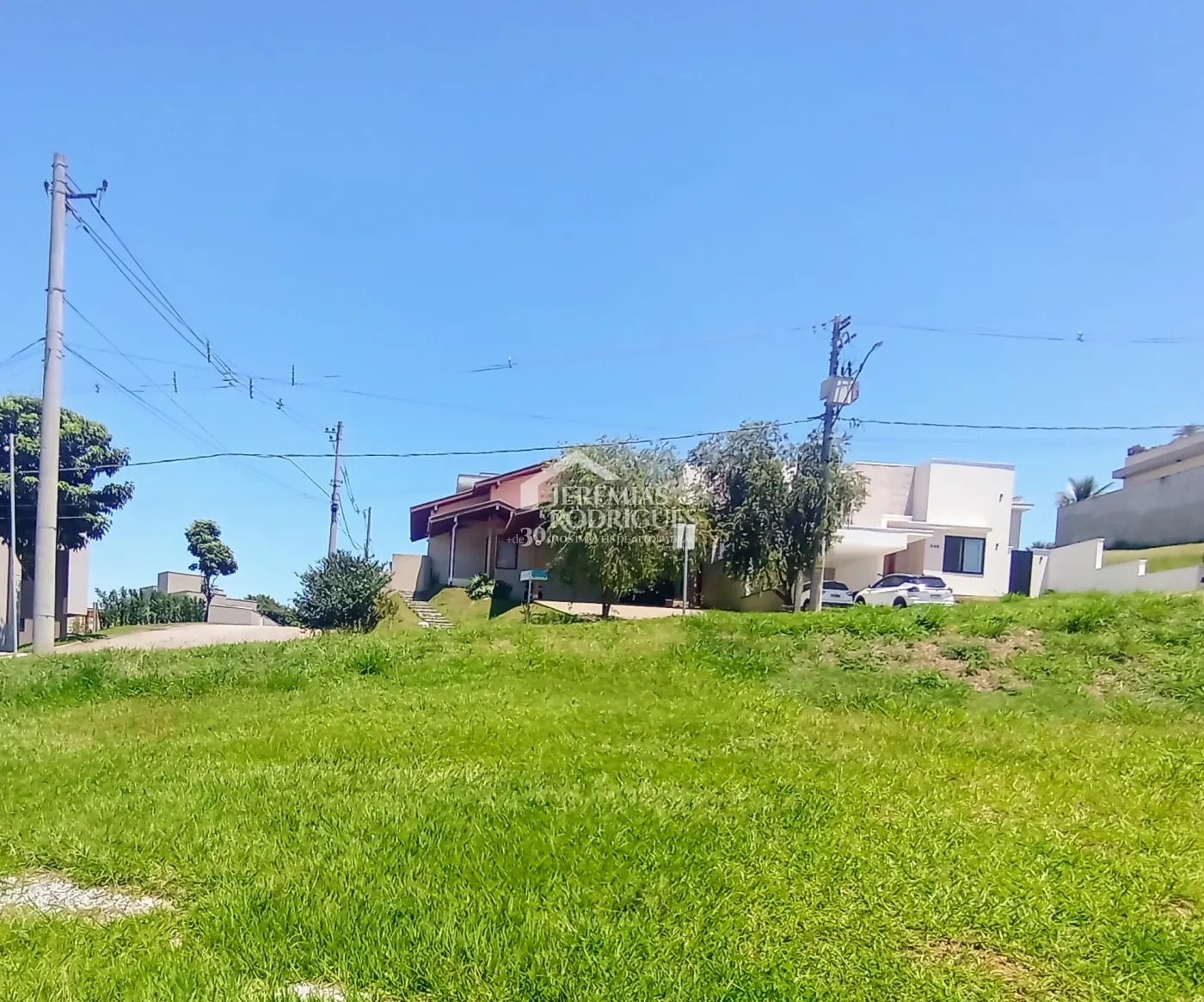 Terreno à venda com 412 m² no Condomínio Reserva dos Lagos em Pindamonhangaba/SP.