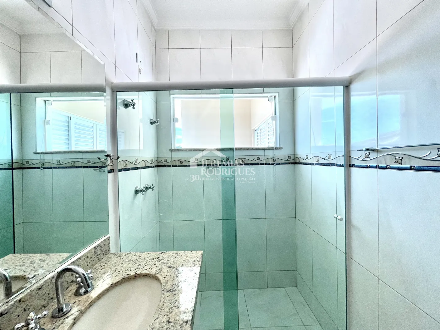 Casa para locação com 3 suítes no Condomínio Campos do Conde III em Tremembé/SP. 