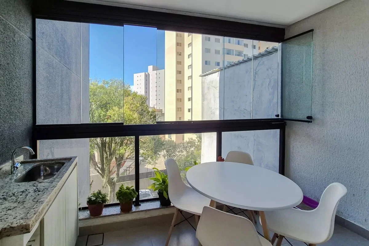 Oportunidade no Centro de SBC: Apartamento Moderno de 74m², 2 Suítes, Varanda Gourmet e 2 Vagas Livres – Abaixo do Valor de Avaliação!