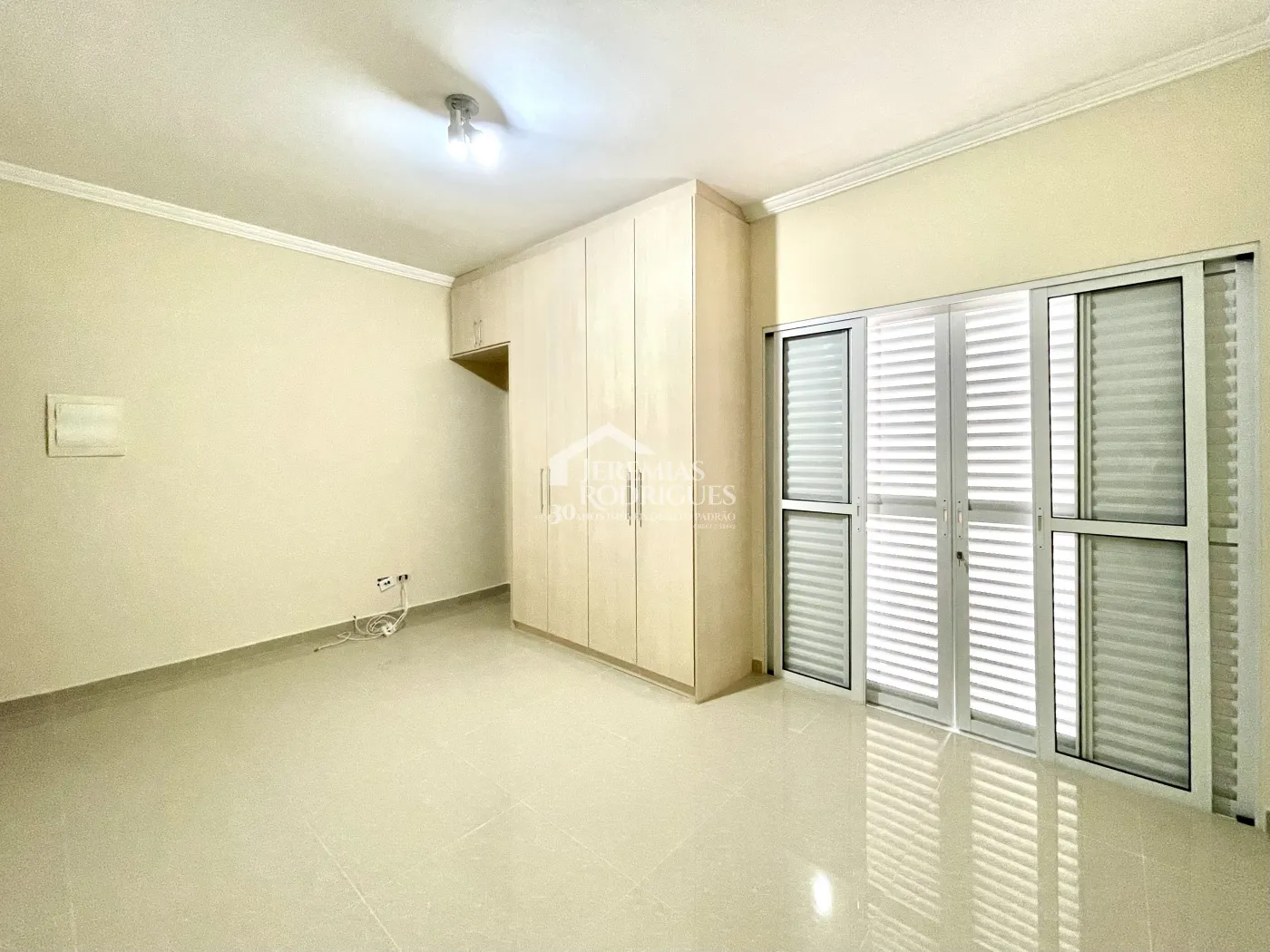 Casa para locação com 3 suítes no Condomínio Campos do Conde III em Tremembé/SP. 