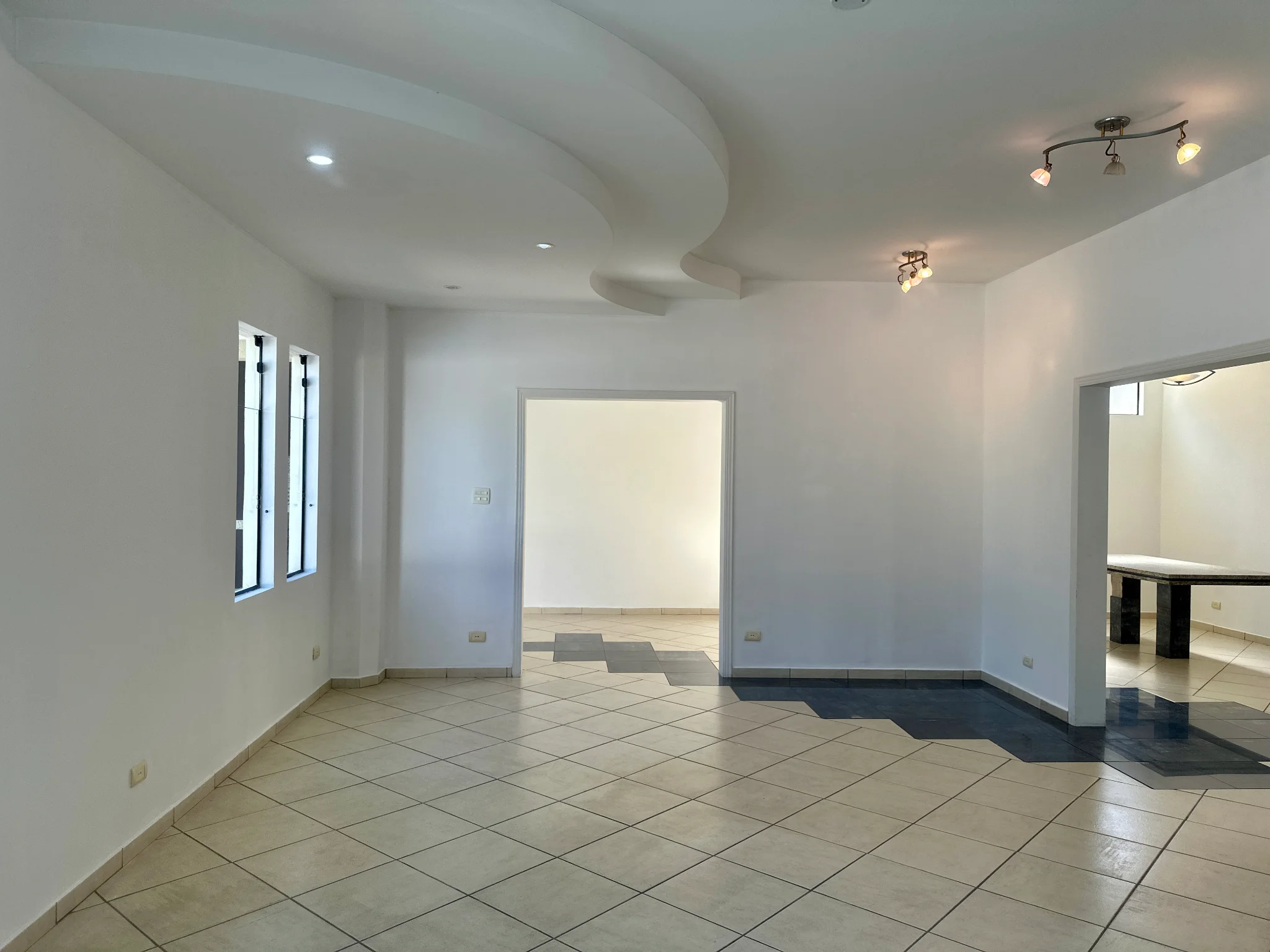 Casa para venda e locação no Condomínio Taubaté Village em Taubaté/SP.