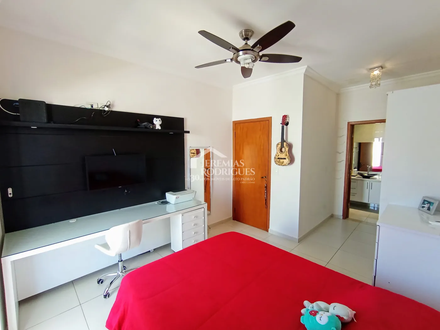 Casa assobradada com 3 suítes - Condomínio Jardim Oásis - Taubaté/SP.