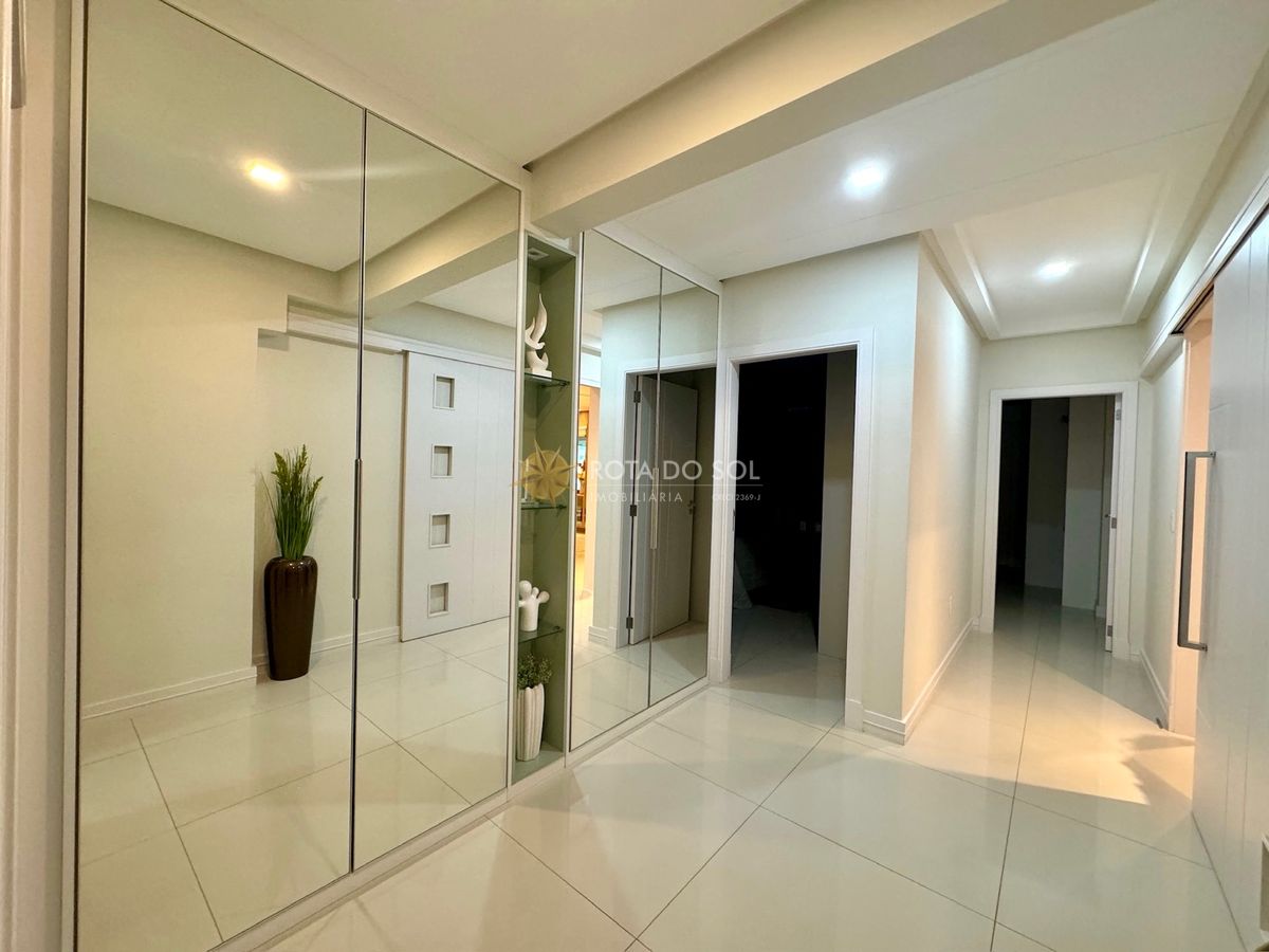 Imperial Palace Apartamento 5 Suítes Meia Praia Itapema SC — foto 38
